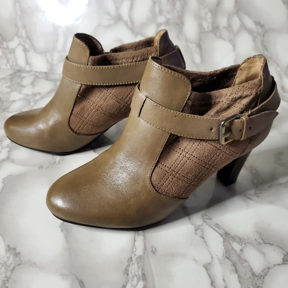 Naturalizer Truffle Taupe Ankle Booties Size 7.5